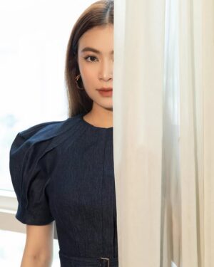 Hoang Thuy Linh Instagram - YẾN

💄Team Hiwon- Jimin
📸Xâu Béo
👗Hoàng Ku 

#khongngaicuoichicanmotlido #VFC #VTV3