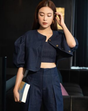 Hoang Thuy Linh Instagram - YẾN

💄Team Hiwon- Jimin
📸Xâu Béo
👗Hoàng Ku 

#khongngaicuoichicanmotlido #VFC #VTV3