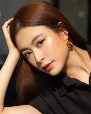 Hoang Thuy Linh Instagram - YẾN

💄Team Hiwon- Jimin
📸Xâu Béo
👗Hoàng Ku 

#khongngaicuoichicanmotlido #VFC #VTV3