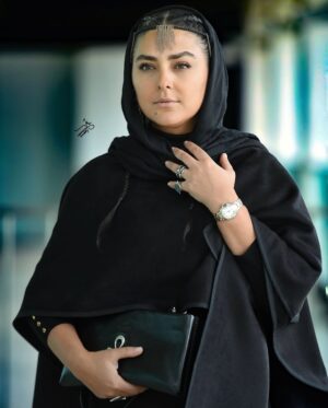 Hoda Zeinolabedin Instagram - اكران فيلم سينمايي بازي را بكش 

عكس ها از @mohammad_heidarii 
@Soroushmn_
طراح لباس: @elin.collection 
@sunnafissi.jewelry