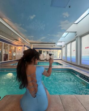 Hritu Zee Instagram - IM A GODDESS IM A QUEEN,,
 IM WORTHY OF THE BEST, IT IS ALL I SEE
🌊🐬🦋🌞