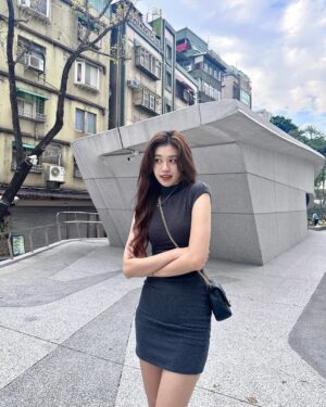 Hsin-Ling Chi Instagram - 台北一鍵變夏天🫠