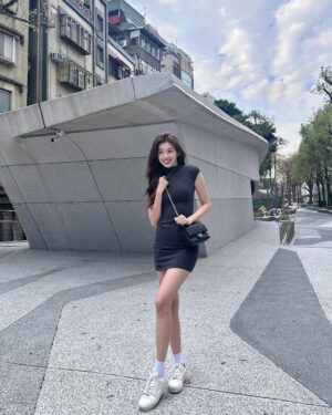 Hsin-Ling Chi Instagram - 台北一鍵變夏天🫠