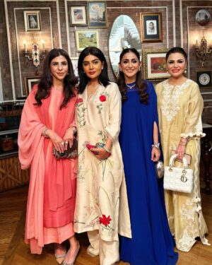 Iffat Rahim Instagram - Many many happy returns my dear @sonya__kaamdaani and thankyou so much for a fabulous dinner.
@fairotarar @sobia.aamir1993 @shaziaammar