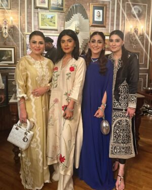 Iffat Rahim Instagram - Many many happy returns my dear @sonya__kaamdaani and thankyou so much for a fabulous dinner.
@fairotarar @sobia.aamir1993 @shaziaammar