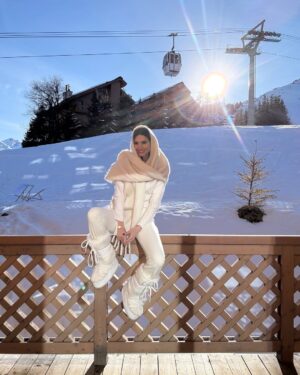Iliana Papageorgiou Instagram - Frozen in the French Alps ✨🪽