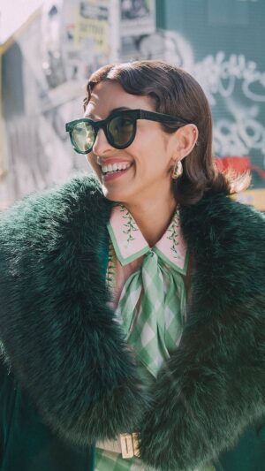 India de Beaufort Instagram - @watchingnewyork 🥰 #style #streetstyle #fashion #vintagestyle #vintagefashion #vintage #maximalist Cover photo 📸  @nicolapanok