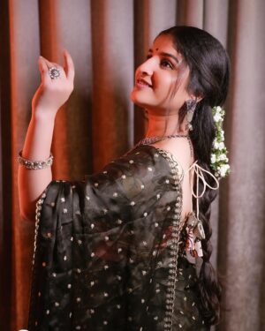 Indravathi Chauhan Instagram - 🦋🥰..

CREDITS

OUTFIT: @mounikas_couture 
Makeup: @dluxuryb 
Phtogrphr:@darkshutter_studio