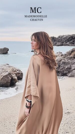 Ingrid Chauvin Instagram - Je suis heureuse de vous partager les premières images du nouvel habillage de la boutique en ligne MADEMOISELLE CHAUVIN 🍃. J espère que vous aimez ?! Tant de nouveautés à venir , on y travaille chaque jour , rien n est simple ni évident , mais quelle joie  de tout construire à 2 !  Il y a des ratés parfois , des  embûches , un apprentissage quotidien , des petites victoires , puis des grandes , mais aussi et surtout une grande fierté et un immense bonheur !! Un immense merci à vous tous d êtres aussi nombreux à nous suivre dans cette aventure incroyable ! 🫶. Tendresse . Ingrid 🦋#maquillage #beauté #vegan #naturel #together
