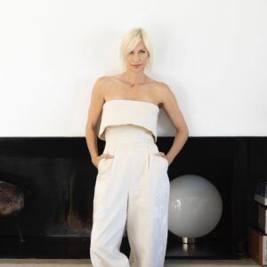 Ingrid Grudke Instagram - Divina fue esta Producción para @revistagenteok fotografía @chrisbeliera Style @alegarcia360 @natalipomasonccomkp maquillaje #moda #tendencia #ingridgrudke “El Lobo Sigue un código. Lealtad a los suyos. Fuerza en la soledad y coraje en cada batalla. No retrocede, no duda, simplemente avanza” así estoy yo.  Gracias por tanto respeto y amor. 🧡