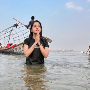 Insha Ghai Instagram - Har Har Mahadev🔱
Some journeys are chosen, others are written long before we arrive. No coincidences, just divine timing. At the Triveni Sangam, where the Ganga, Yamuna, and the mythical Saraswati meet, the sacred waters felt like they already knew what to take from me—no words needed. In a place where faith, time, and destiny merge, I found a moment of stillness in the flow.