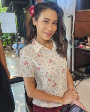 Intira Charoenpura Instagram - มาฟิตติ้ง ช่างบอกขอถ่ายรูปหน่อยค่ะ
กี่เรื่องกี่เรื่องก็แต่งดีได้ประมาณ3ฉาก
จากนั้นก็เละ 555555555