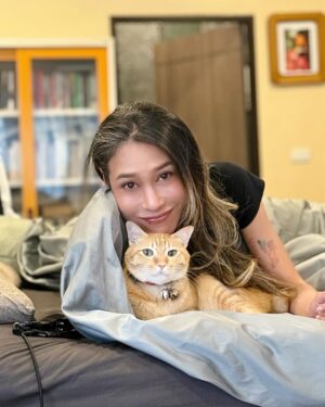 Intira Charoenpura Instagram - อยู่ด้วยกันมาจนหน้าคล้ายกัน เอ๊ะ หรือคล้ายตั้งแต่แรกอยู่แล้วนะ🐱