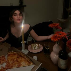 Iris Apatow Instagram - 🩵🩵