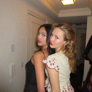 Iris Apatow Instagram - 🩵🩵