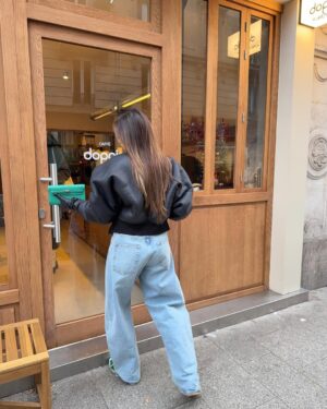Isabeau Delatour Instagram - Mon look favoris de toute l'année !!! Pas vous ?? 💚 
( la dernière photo 🥹🥹😭)