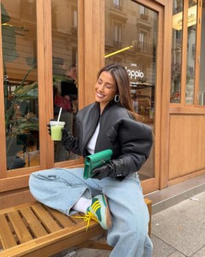 Isabeau Delatour Instagram - Mon look favoris de toute l'année !!! Pas vous ?? 💚 
( la dernière photo 🥹🥹😭)