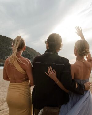 Isabel Durant Instagram - One year since the best weekend of our lives! 
Thank you to everyone who made it so special 🫶🏻❤️

Parts 2 & 3 coming this weekend. Not even sorry about it 😉 Xx 

Photos by the incredible @michaeldrummondphoto 
Music by @curtisharding and his band 🙏🏼
Planner extraordinaries @bajaweddingplanner