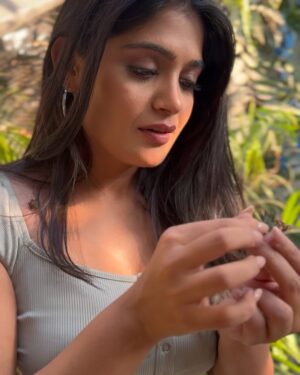 Isha Keskar Instagram - Favourite Time of the Day 🤭🫶🏽☕️

Clicked by @santushtimahadeo 💋

#evening #sunset #ishakeskar #coffeetime