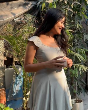 Isha Keskar Instagram - Favourite Time of the Day 🤭🫶🏽☕️

Clicked by @santushtimahadeo 💋

#evening #sunset #ishakeskar #coffeetime