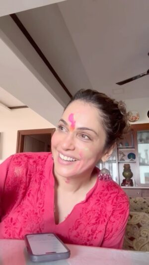 Isha Koppikar Instagram - “When Gen Alpha meets Millennial Mom 😂💀”

Me: I’m still cool 😎
My daughter: Hits me with ‘rizz,’ ‘delulu,’ and ‘slay’ in one sentence 🤯💀and my mother is worried about the floor getting wet 😂 “Holi hai bhai”😛

Someone please give me a Gen Alpha dictionary at this point! 📖😭 Watch till the end to see if I survived this roast! 🤣🔥

#genalpha #genalphavsmillennial #brainrot #motherdaughterlove