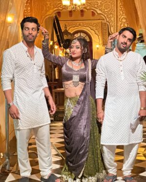 Ishita Ganguly Instagram - On screen VILLAN'S  are often off screen GEM'S they say ... 
 I am glad that i found 2 of them 😌🧿

Grateful to have you as my co-actor & now as friends  guys🤗
@gauravsavita_official @ishita.gangopadhyay2012 

keep watching "bade haveli ki choti thakurain "  mon- sat  9 pm only on @shemarooumang 🎬