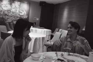 Ivy Shao Instagram - 我可愛的朋友，大概一年一度才能見一次面，
這次見面卻忘記留下紀念，
只好拿出舊照來分享。
兩個攝影師情侶，可愛又真摯的相處，
感覺甜甜的氣息一直能散發出來。

不停轉換中文、日語、英語的阿霏，
總是貼心的把大家都照顧好，
腦袋打結也想把所有事處理完。
一說故事就眼睛發光的Felipe ，
小小年紀的心裡住了各國的百年歷史故事。
但我也很燒腦的開啟英語模式。
每次見面都很開心有趣，下次見囉❤️