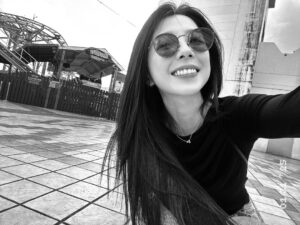 Ivy Shao Instagram - 遊樂園，
長大還是好喜歡。
越刺激越好玩😆

@agete_taiwan 
@tun_grp