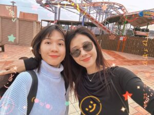 Ivy Shao Instagram - 遊樂園，
長大還是好喜歡。
越刺激越好玩😆

@agete_taiwan 
@tun_grp
