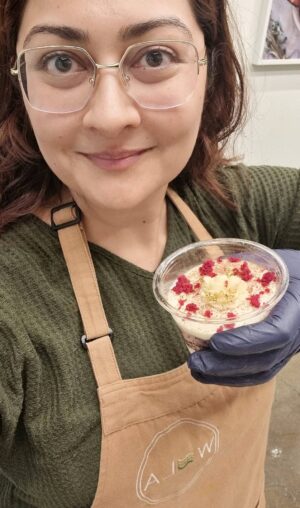 Jana Malik Instagram - Happy Valentine's Day ❤️
Featuring my special Gluten-free Red Velvet Dessert cups, made with Almond flour , decorated with gold leaf  and beautiful hand crafted white chocolate roses 🌹 😋 
A treat for yourself or for that special someone ✨️ 😉 
Get yours @wela.eatwell 
*available all this month 
#loveisintheair #loveissharing❤️ #loveiswela