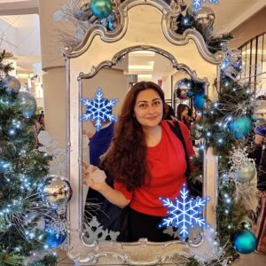 Jana Malik Instagram - Happy New Year 🎉 
May every day of 2024 be filled with happiness & joy for you & your family ! 
Sending Love,  Light & Laughter 💛

#happynewyear2024