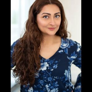 Jana Malik Instagram - The magic of @ashleyrossstudios continues ✨️ 
A few clicks and she makes me look completely different from the other pictures, fascinating! A true master of the camera 📷 
#morepictures #headshotsession #ashleyrossstudios