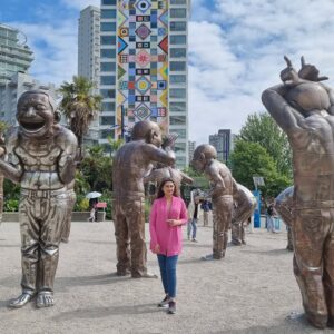 Jana Malik Instagram - A-maze-ing Laughter Sculptures 
So cute 😄

#pinksweatergirl #laughtersculptures #dayoffwellspent