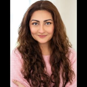 Jana Malik Instagram - The magic of @ashleyrossstudios continues ✨️ 
A few clicks and she makes me look completely different from the other pictures, fascinating! A true master of the camera 📷 
#morepictures #headshotsession #ashleyrossstudios