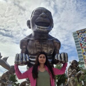 Jana Malik Instagram - A-maze-ing Laughter Sculptures 
So cute 😄

#pinksweatergirl #laughtersculptures #dayoffwellspent