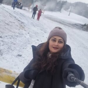 Jana Malik Instagram - Snow !! ❄️ 
#whistlervillage #wintertime #whitechristmas
