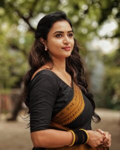 Actress Janani Ashok Kumar HD Photos and Wallpapers March 2025