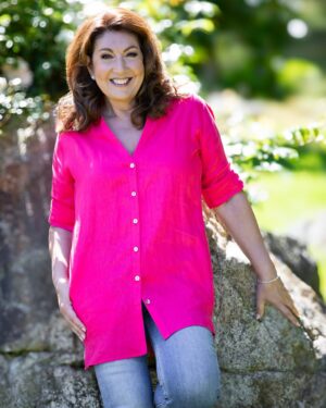 Jane McDonald Instagram - I’m thrilled to share that I’m teaming up with JetSetTV for their first-ever project!

This marks the start of a new chapter in my 8-year collaboration with Executive Producer Mark Powell. The upcoming series will be produced by Kieron Collins and Mark Powell through their company JetSetTV and will hit your screens in January 2026.

This is an amazing project and we can’t wait to give you all the behind-the-scenes scoop on the production soon.

But for now, it’s time to pack our bags and get ready for an exciting filming adventure!
@talent4media