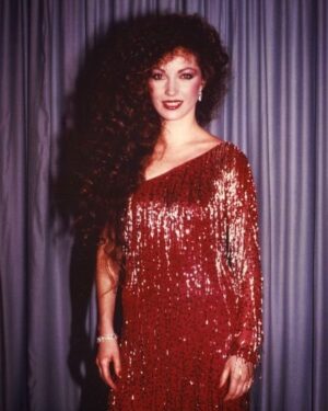Jane Seymour Instagram - In honour of this Sunday’s @theacademy Awards, I’m sharing this throwback! ☺️✨ Can you guess what year this was? #ThrowbackThursday