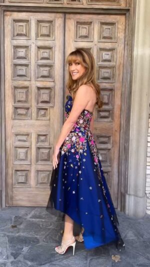 Jane Seymour Instagram - Off to the @ejaf Oscars party in my @nardosdesign dress! ✨ Ready for a legendary night of giving, glam AND celebrating @eltonjohn’s Oscar
nomination! #EJAFOscars