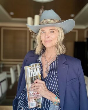 Janet Gunn Instagram - I’m in search of a really fun working “Dudette” ranch?? My Priscilla red boots from @lucchese are gathering dust in my closet and I’m ready to put them to work. So if anyone has any suggestions, I would love to know where to go, so if you’ve been, let me know🐴
Thanks!