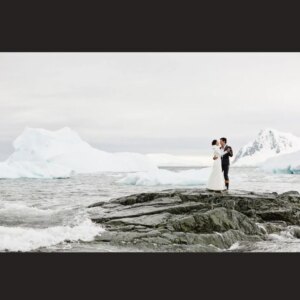 Janet Hsieh Instagram - A few penguins crashed our wedding. 有幾個（很多個）企鵝加入我們的南極婚禮🐧🐧🐧🐧🐧
Amazing photos by @nickonken