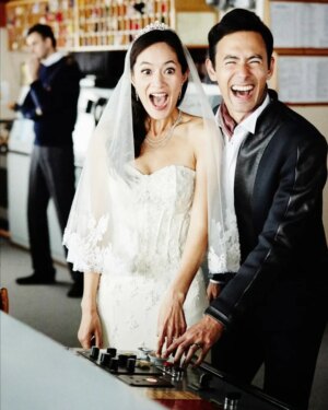 Janet Hsieh Instagram - 10 years ago, we took a boat to a little island, and did a thang.... 10年前，我們坐了一艘船，去了一個大島（南極）, 做了一件事！
📸: @nickonken
