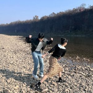 Jang Gyu-ri Instagram - #지금거신전화는 촬영장 요모조모

.
.

나의 부족함을 채워주는 분들 덕분에 매번 즐거운 마음으로 향할 수 있었던 지금 거신 전화는 촬영장, 이 감사함 잊지 않고 앞으로도 열심히 나아가야지

지금 거신 전화는을 사랑해주신 모든 분들께 진심으로 감사드립니다. 안녕 나유리!