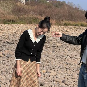 Jang Gyu-ri Instagram - #지금거신전화는 촬영장 요모조모

.
.

나의 부족함을 채워주는 분들 덕분에 매번 즐거운 마음으로 향할 수 있었던 지금 거신 전화는 촬영장, 이 감사함 잊지 않고 앞으로도 열심히 나아가야지

지금 거신 전화는을 사랑해주신 모든 분들께 진심으로 감사드립니다. 안녕 나유리!