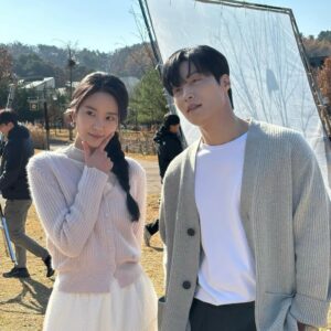 Jang Gyu-ri Instagram - #지금거신전화는 촬영장 요모조모

.
.

나의 부족함을 채워주는 분들 덕분에 매번 즐거운 마음으로 향할 수 있었던 지금 거신 전화는 촬영장, 이 감사함 잊지 않고 앞으로도 열심히 나아가야지

지금 거신 전화는을 사랑해주신 모든 분들께 진심으로 감사드립니다. 안녕 나유리!