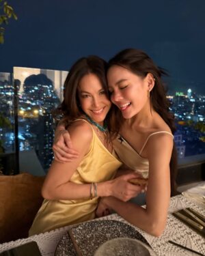 Janie Tienphosuwan Instagram - Happy birthdayyyyy baby 🩷 เรามาถึงจุดที่จะไม่นับอายุกันแล้วค่ะ 😝