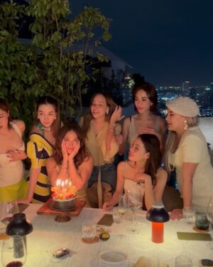 Janie Tienphosuwan Instagram - Happy birthdayyyyy baby 🩷 เรามาถึงจุดที่จะไม่นับอายุกันแล้วค่ะ 😝