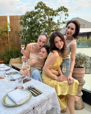 Janie Tienphosuwan Instagram - Happy birthdayyyyy baby 🩷 เรามาถึงจุดที่จะไม่นับอายุกันแล้วค่ะ 😝