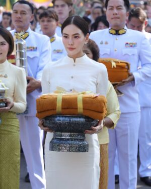 Janie Tienphosuwan Instagram - วันนี้เจนมีโอกาสได้ร่วมทำบุญทอดกฐินพระราชทาน ณ วัดมัชฌิมาวาส (พระอารามหลวง) ตำบลหมากแข้ง อำเภอเมืองอุดรธานี จังหวัดอุดรธานี นำถวายโดย อาจารย์โอเล่ & พี่ส้มเช้ง และพี่ๆทีมงาน เดอะโกส ซีเครท ขออนุโมทนาบุญนี้ให้กับกัลยาณมิตรทุกๆท่านด้วยนะคะ 🙏🏻 ท่านใดที่สนใจร่วมทำบุญ สามารถทำบุญได้ตามกำลังศรัทธาของบัญชีวัด ชื่อบัญชี วัดมัชฌิมาวาส (บูรณะพระอุโบสถ) ธนาคารกรุงไทย เลขบัญชี 662-5-19618-5 🙏🏻🤍
